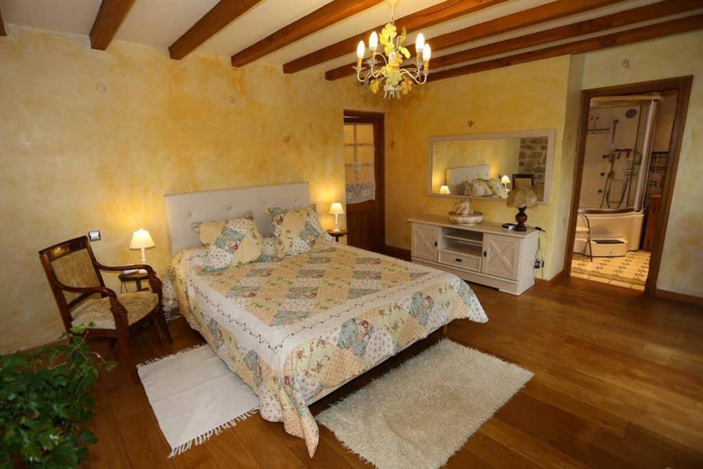La Grange De Salvaneix Gite Pour 15 Personnes 7 Chambres Avec 6 Sdb-6Wc Sarran Exterior photo